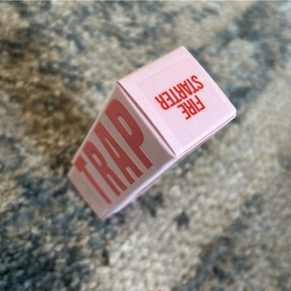 Fire Starter Velvet Trap Lipstick by Jeffree Star - New in Box - Picture 5 of 6